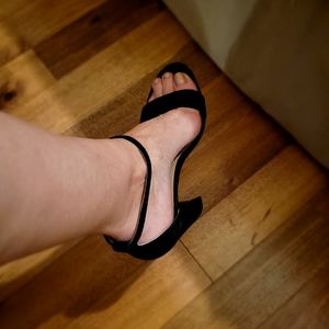 Steve Madden Black Velvet Dressy Sandal with 4" Block Heel
